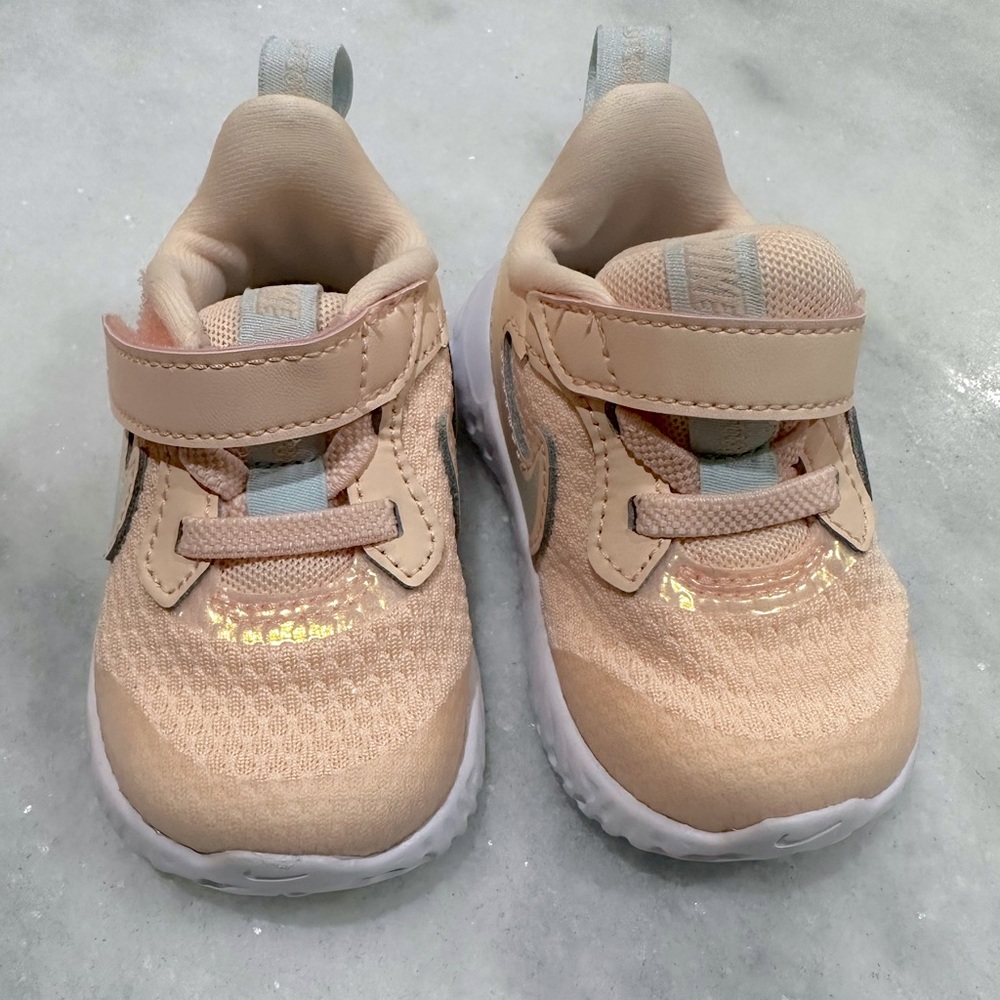 New without box Nike Revolution 5 SE   Toddler size 3C